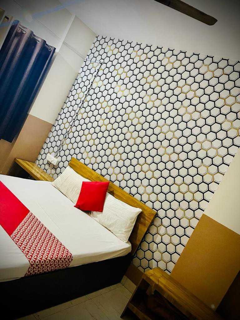 Hotel Royal Lodging Phursungi Eksteriør bilde